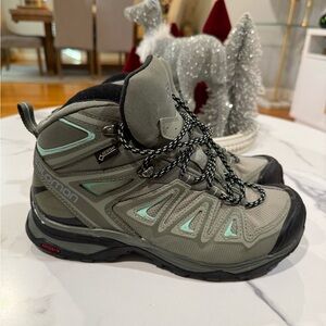 Salomon Gray and Teal Hiking Boots